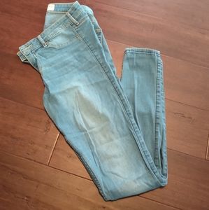 🌼 Light wash skinny jeans